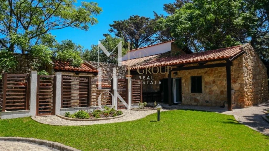 Moradia T10 para Venda em Carcavelos e Parede