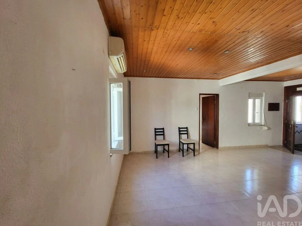 Apartamento T2 para Venda em Algés, Linda-A-Velha e Cruz Quebrada-Dafundo Foto 2