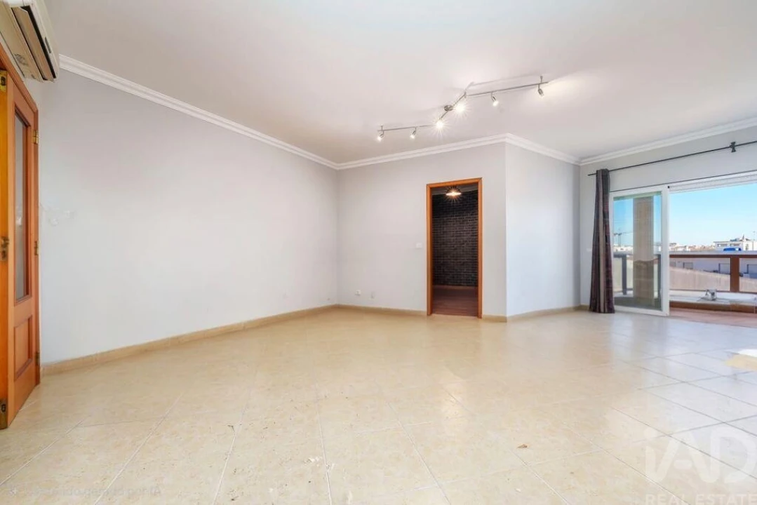 Apartamento T3 para Venda em Quarteira Foto 8