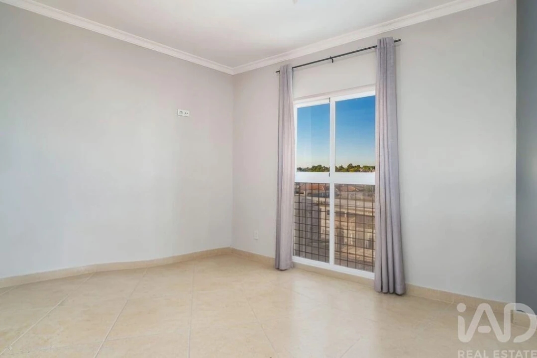 Apartamento T3 para Venda em Quarteira Foto 21
