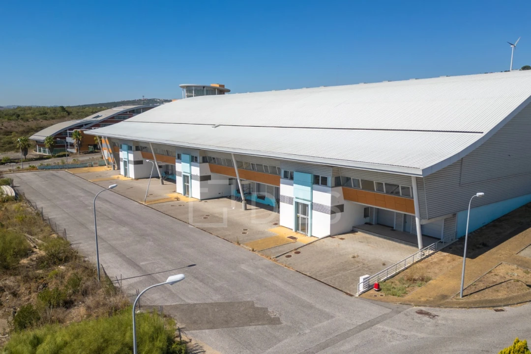 Armazém para Arrendamento em Santo Antão e São Julião do Tojal Foto 17