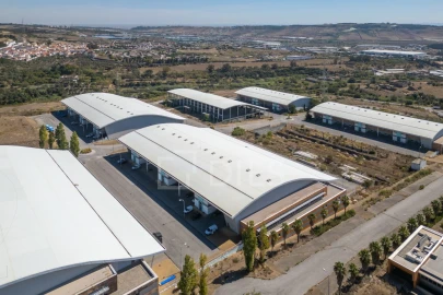 Armazém para Arrendamento em Santo Antão e São Julião do Tojal