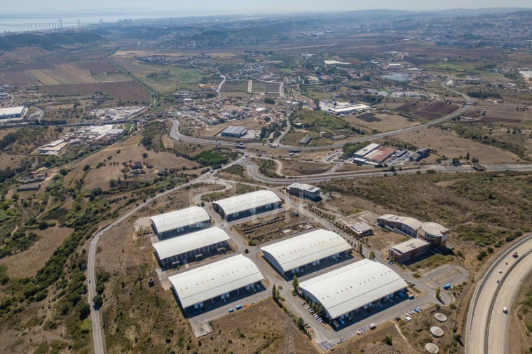 Armazém para Arrendamento em Santo Antão e São Julião do Tojal Foto 11