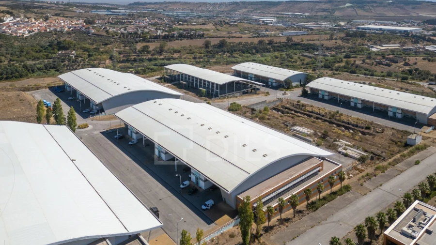 Armazém para Arrendamento em Santo Antão e São Julião do Tojal