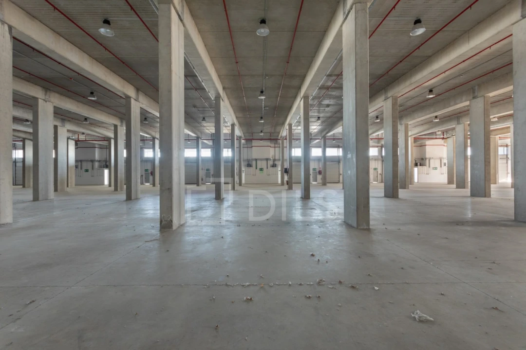 Armazém para Arrendamento em Santo Antão e São Julião do Tojal Foto 5