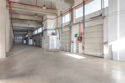 Armazém para Arrendamento em Santo Antão e São Julião do Tojal