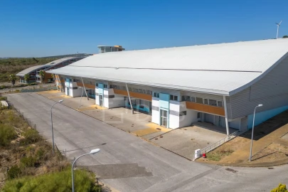 Armazém para Arrendamento em Santo Antão e São Julião do Tojal