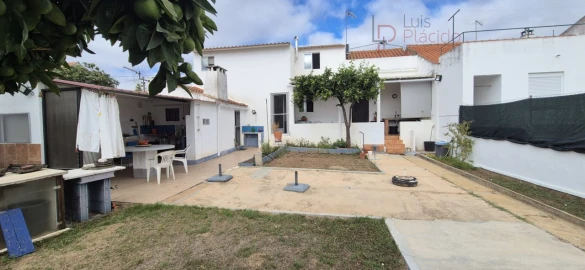 Moradia T3 para Venda em São Domingos e Vale de Água