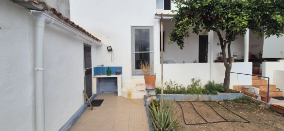 Moradia T3 para Venda em São Domingos e Vale de Água