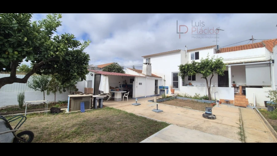Moradia T3 para Venda em São Domingos e Vale de Água