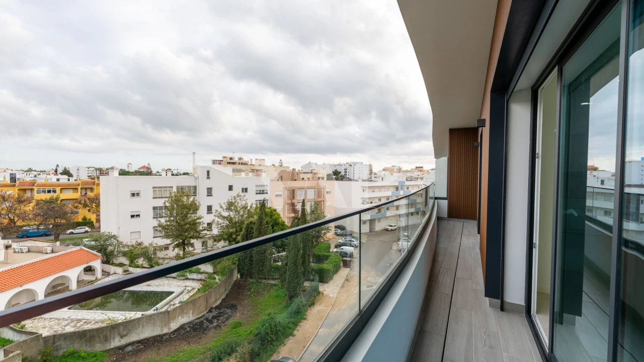 Apartamento T3 para Venda em Quarteira Foto 17