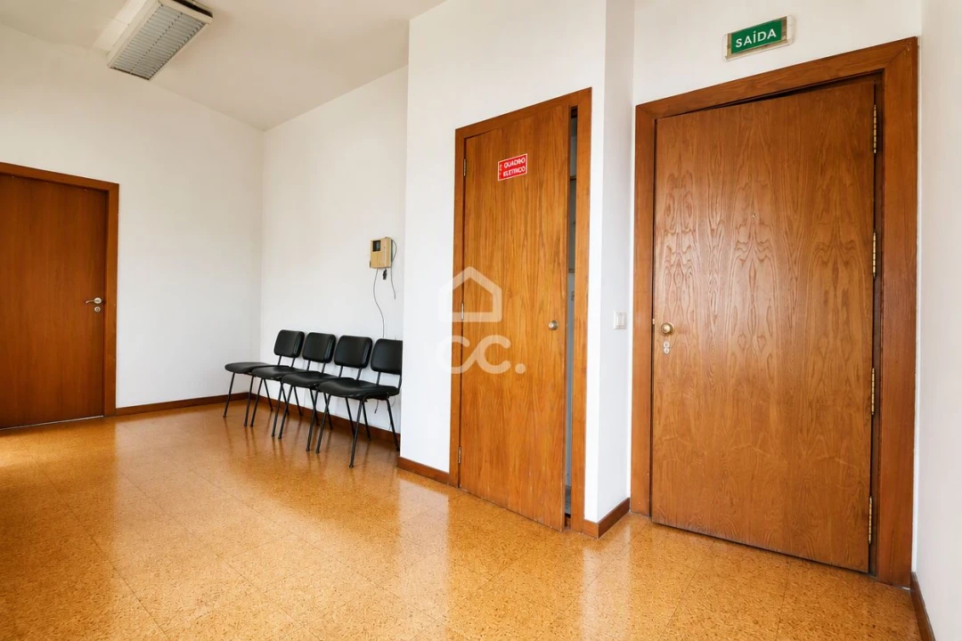 Escritório para Arrendamento em Sé Nova, Santa Cruz, Almedina e São Bartolomeu Foto 2