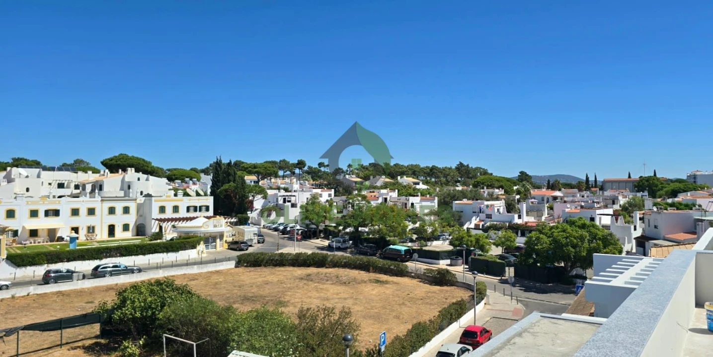 Apartamento T2 para Venda em Quarteira Foto 17
