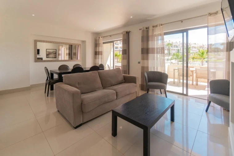 Apartamento T2 para Venda em Quarteira Foto 3