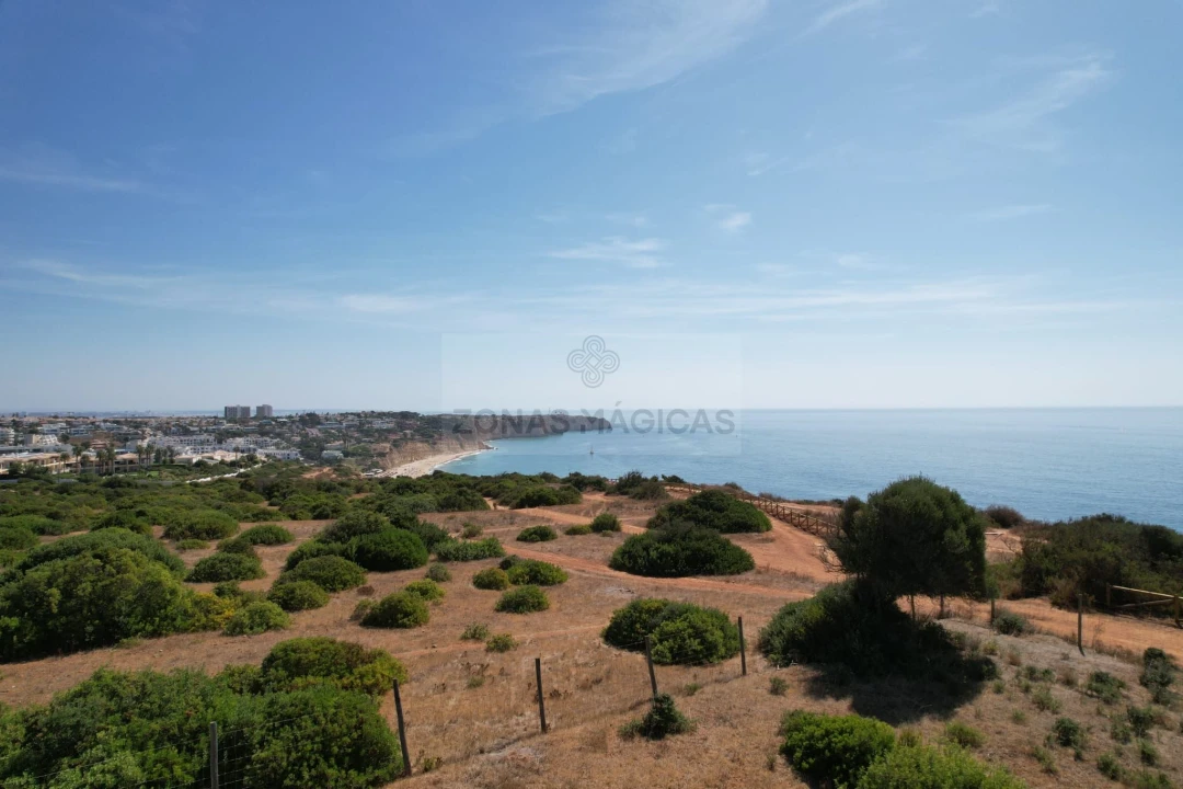 Terreno para Venda em Lagos (São Sebastião e Santa Maria) Foto 1