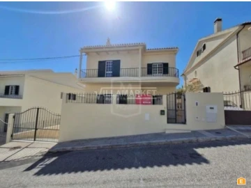 Moradia T3 para Venda em Alverca do Ribatejo e Sobralinho