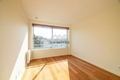 Apartamento T3 para Arrendamento em Aldoar, Foz do Douro e Nevogilde