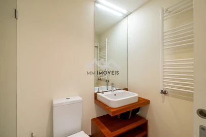 Apartamento T3 para Arrendamento em Aldoar, Foz do Douro e Nevogilde