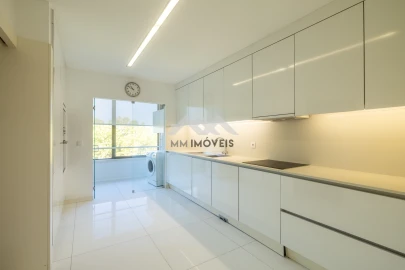 Apartamento T3 para Arrendamento em Aldoar, Foz do Douro e Nevogilde