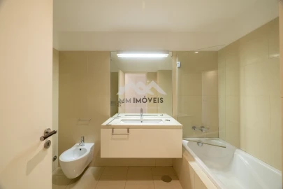 Apartamento T3 para Arrendamento em Aldoar, Foz do Douro e Nevogilde
