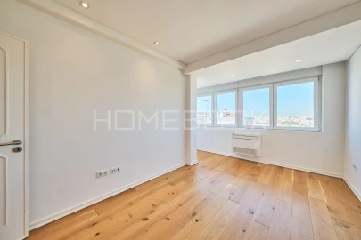 Apartamento T3 para Arrendamento em São Domingos de Benfica
