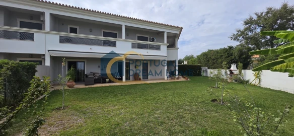 Moradia T4 para Venda em Albufeira e Olhos de Água