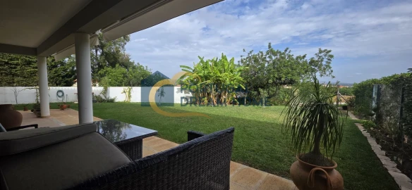 Moradia T4 para Venda em Albufeira e Olhos de Água