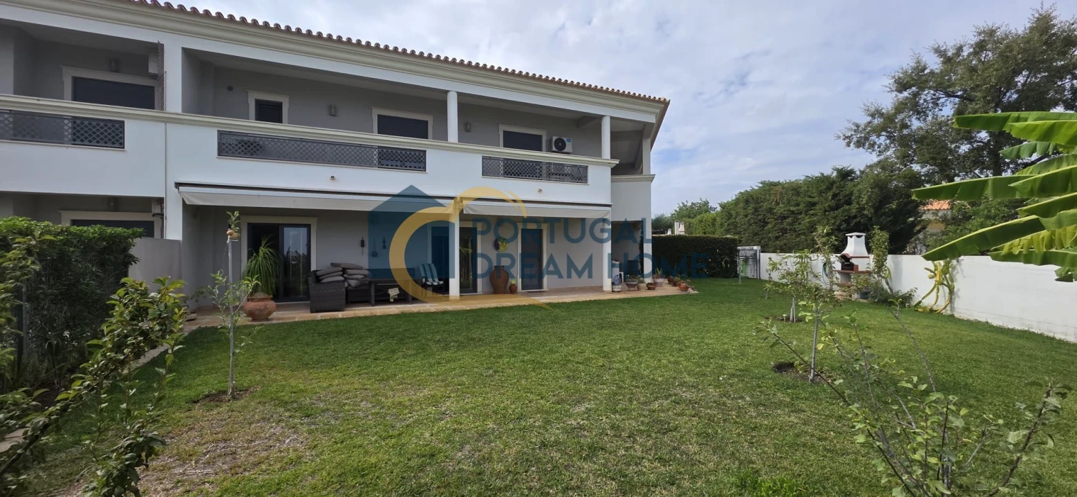 Moradia T4 para Venda em Albufeira e Olhos de Água Foto 1