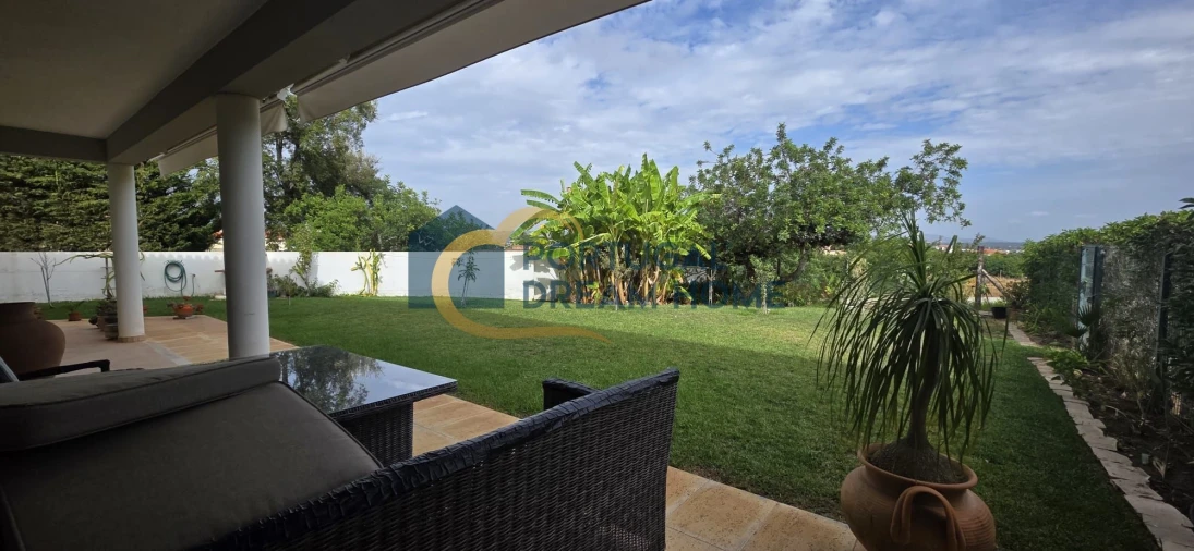 Moradia T4 para Venda em Albufeira e Olhos de Água Foto 9