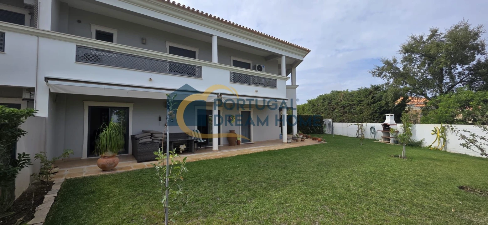 Moradia T4 para Venda em Albufeira e Olhos de Água Foto 10