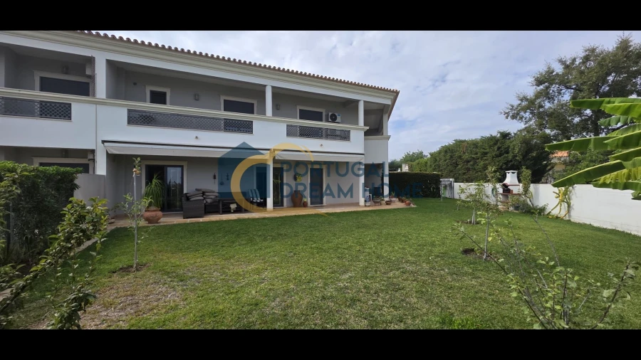 Moradia T4 para Venda em Albufeira e Olhos de Água