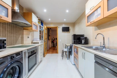 Apartamento T3 para Venda em Santo António dos Cavaleiros e Frielas