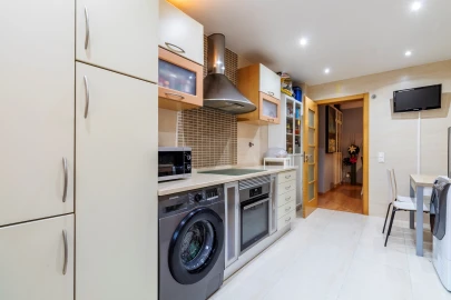 Apartamento T3 para Venda em Santo António dos Cavaleiros e Frielas