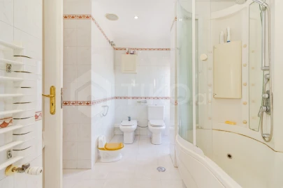 Apartamento T4 para Venda em Corroios