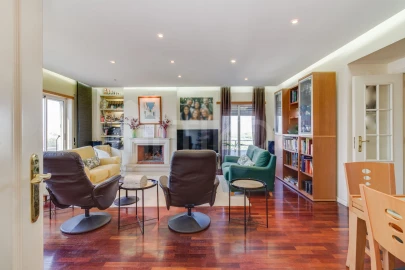Apartamento T4 para Venda em Corroios