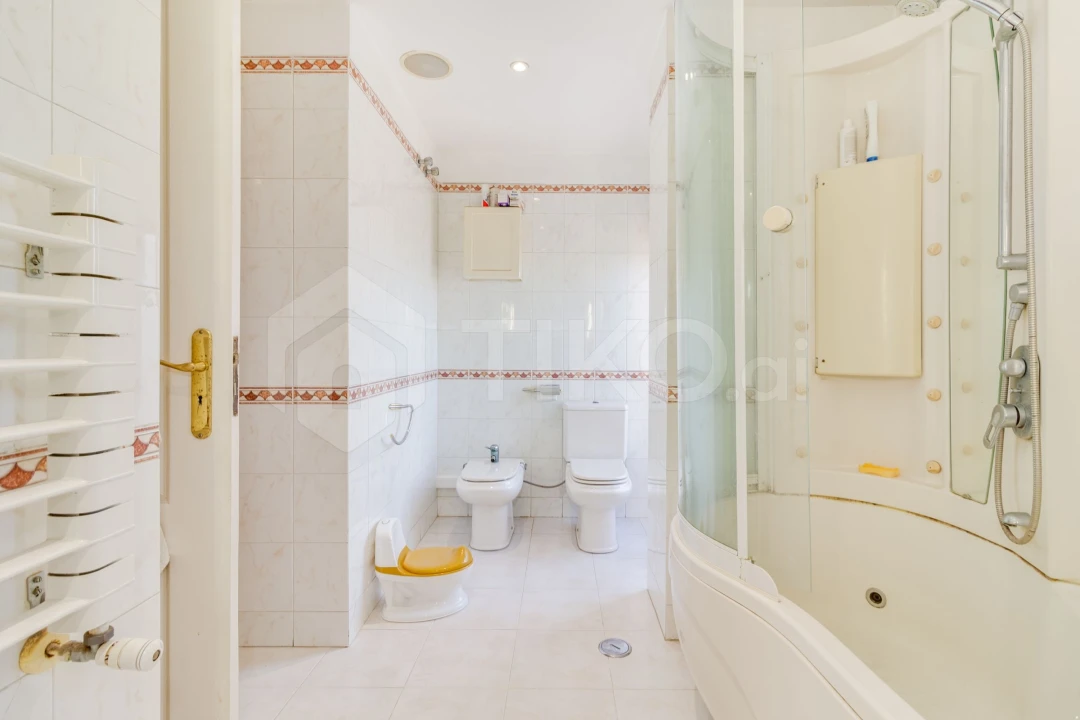 Apartamento T4 para Venda em Corroios Foto 12