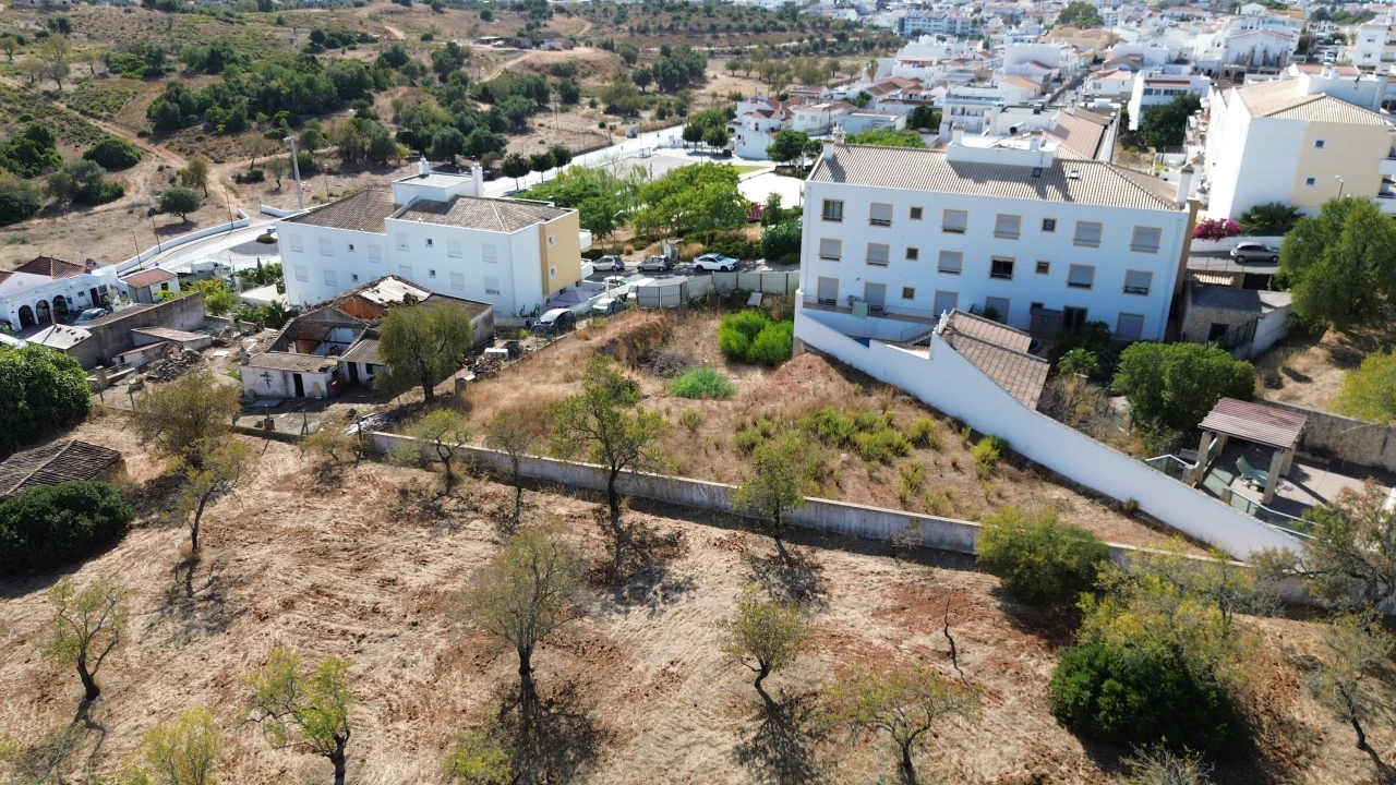 Terreno para Venda em Estômbar e Parchal Foto 2