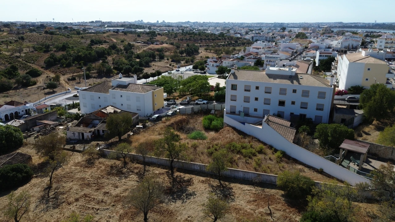 Terreno para Venda em Estômbar e Parchal Foto 1