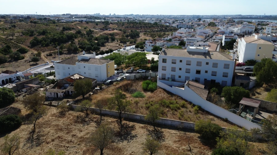 Terreno para Venda em Estômbar e Parchal