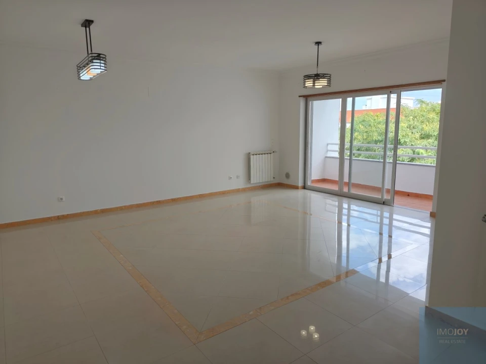Apartamento T2 para Arrendamento em São Domingos de Rana Foto 2