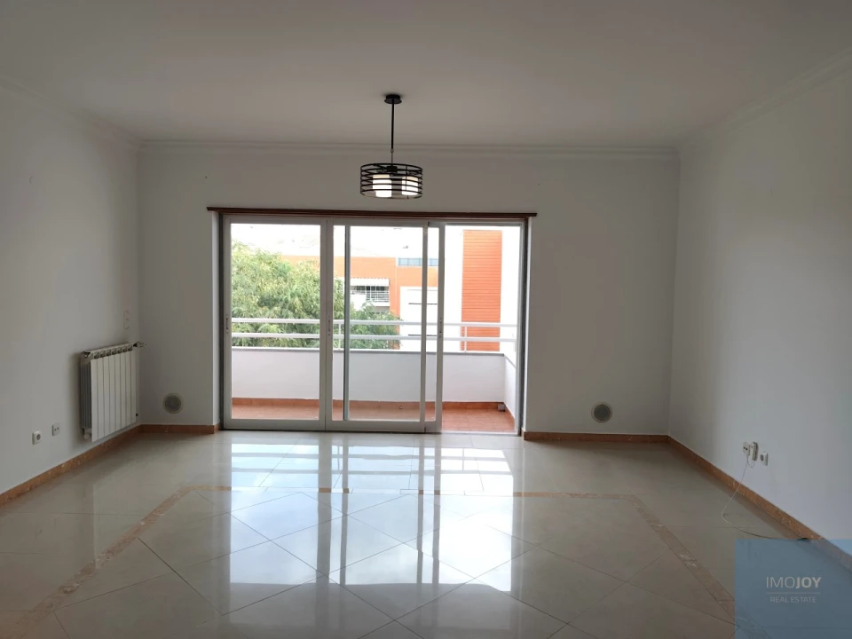 Apartamento T2 para Arrendamento em São Domingos de Rana Foto 3