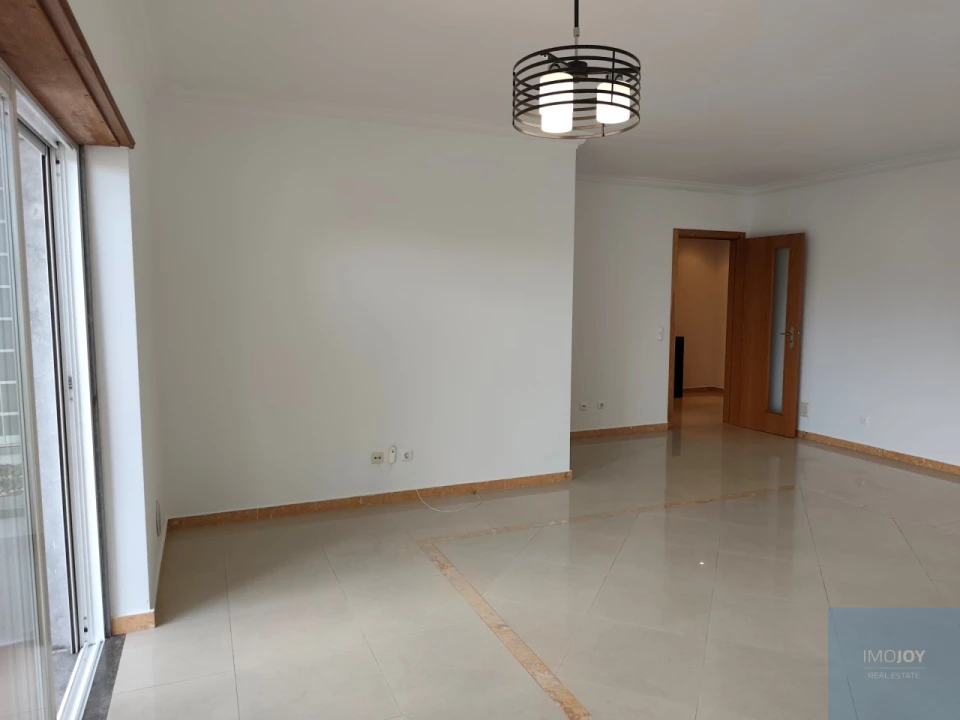 Apartamento T2 para Arrendamento em São Domingos de Rana Foto 4