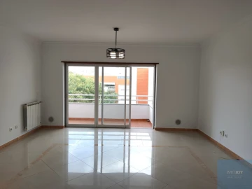 Apartamento T2 para Arrendamento em São Domingos de Rana