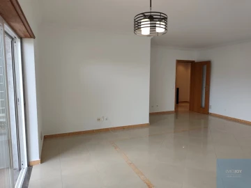 Apartamento T2 para Arrendamento em São Domingos de Rana