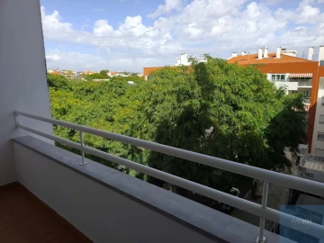 Apartamento T2 para Arrendamento em São Domingos de Rana