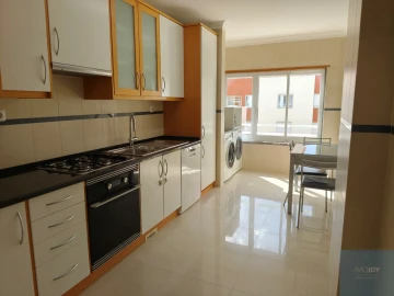 Apartamento T2 para Arrendamento em São Domingos de Rana