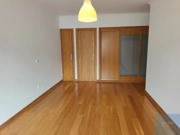 Apartamento T2 para Arrendamento em São Domingos de Rana