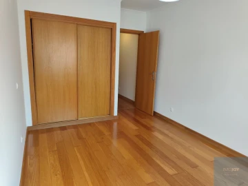 Apartamento T2 para Arrendamento em São Domingos de Rana