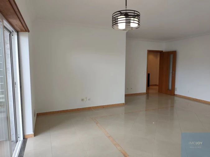 Apartamento T2 para Arrendamento em São Domingos de Rana Foto 4