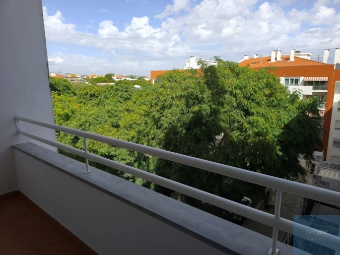 Apartamento T2 para Arrendamento em São Domingos de Rana Foto 6